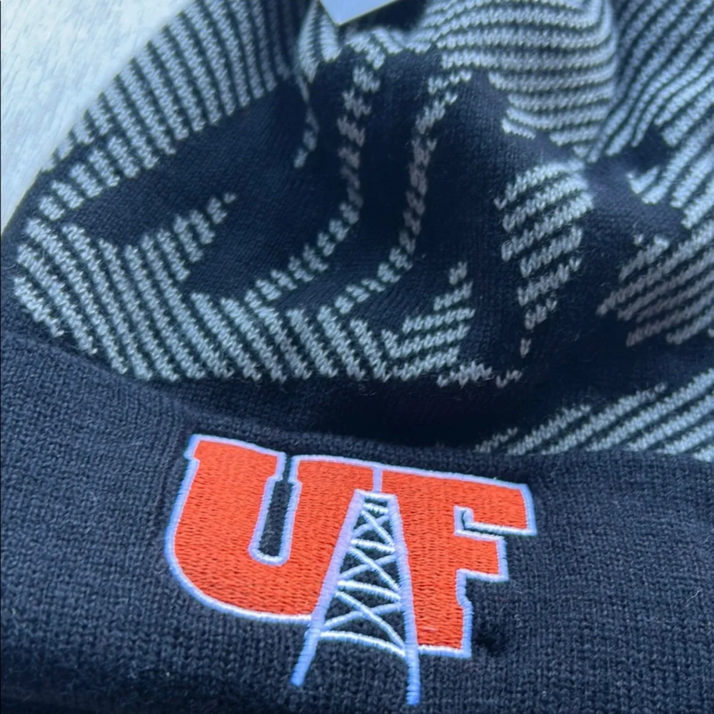 Nike Florida Gators UF Striped Pom Beanie Black Grey Knit Hat C12976 NEW
